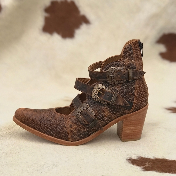 Western Cowhide Booties - Picture 4 of 4